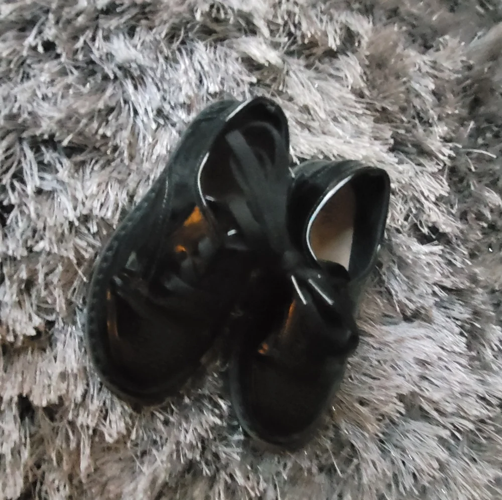 Shoes - Picture 1 of 4